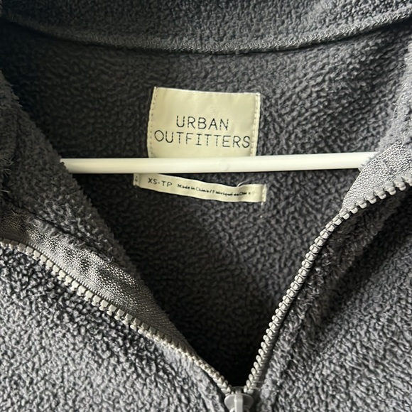 urban outfitters cropped fleece sweater - Picture 2 of 3
